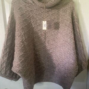 💕Big oversized comfy sweater NWT  one size fits all  3/4 sleeves and turtle neck